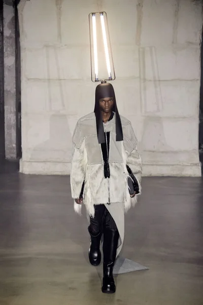 Look 24